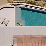 Villa On The Rocks - The Pebbles - Serviced Villas