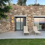 On The Rocks - The Pebbles - Serviced *