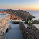 Villa On The Rocks - The Pebbles - Serviced *