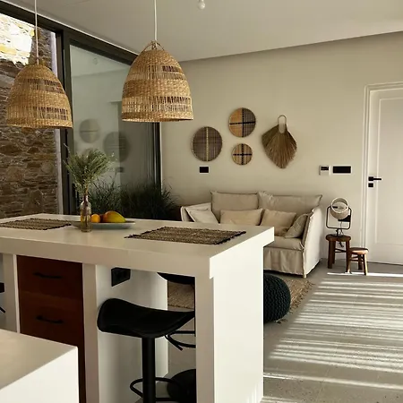 On The Rocks Βίλα