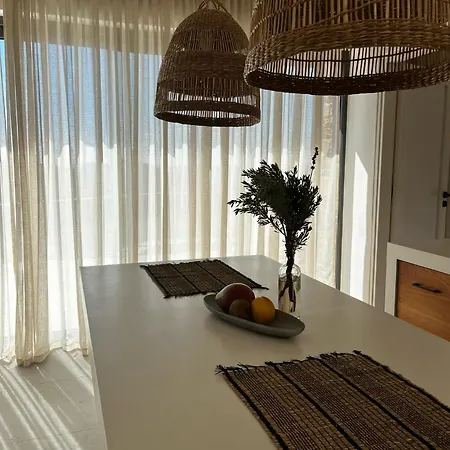 וילה On The Rocks איוס חורה