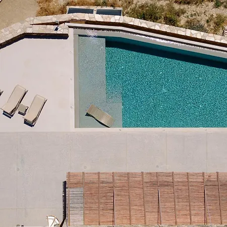 Villa On The Rocks - The Pebbles - Serviced