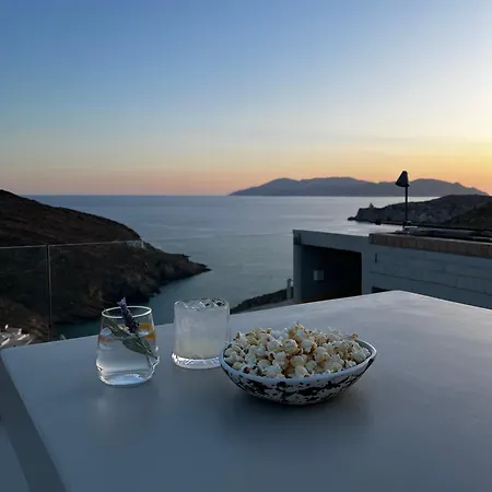 On The Rocks - The Pebbles - Serviced * イオス島 チョーラ