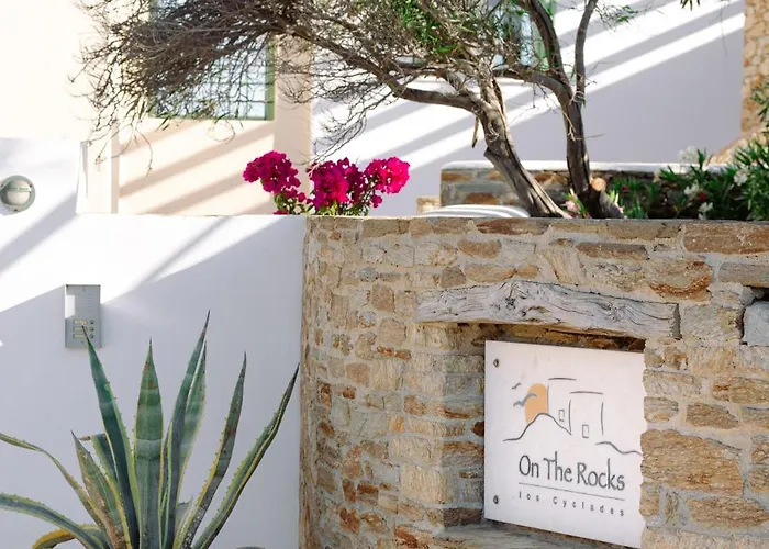 On The Rocks * イオス島 チョーラ